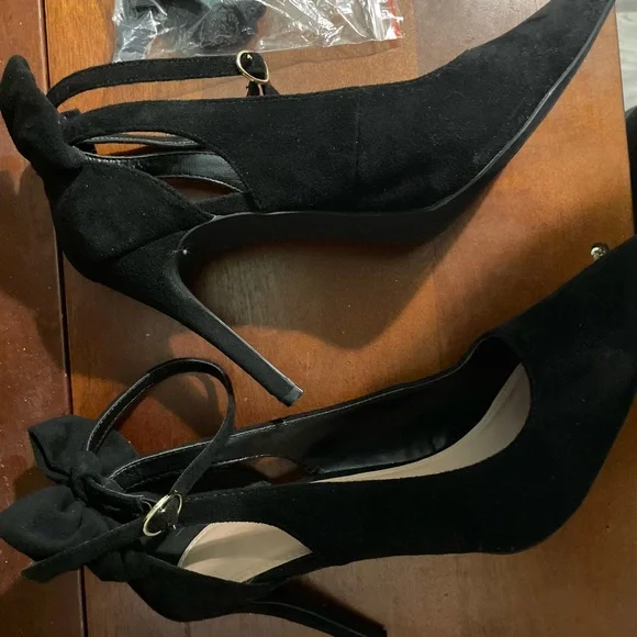 Black Suede Bow Pumps | Women’s Size 10 | Strap & Ribbon Options | Worn - Picture 5 of 7